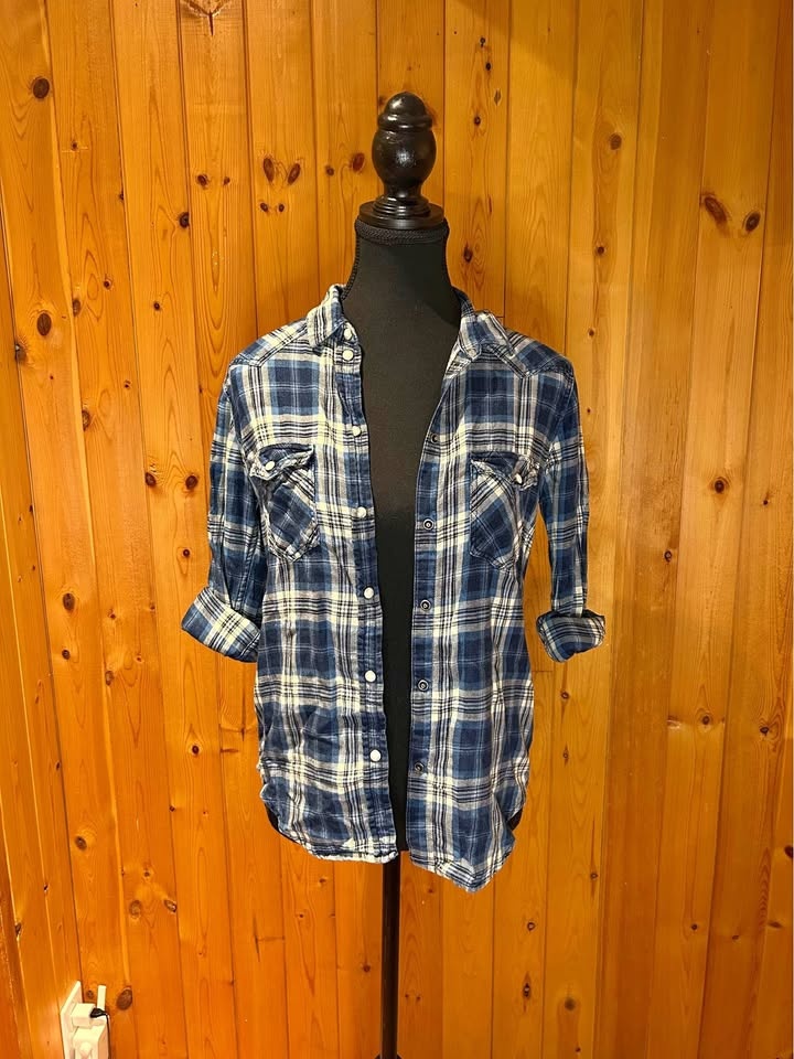 AE Women’s Plaid Flannel Boyfriend Shirt XS