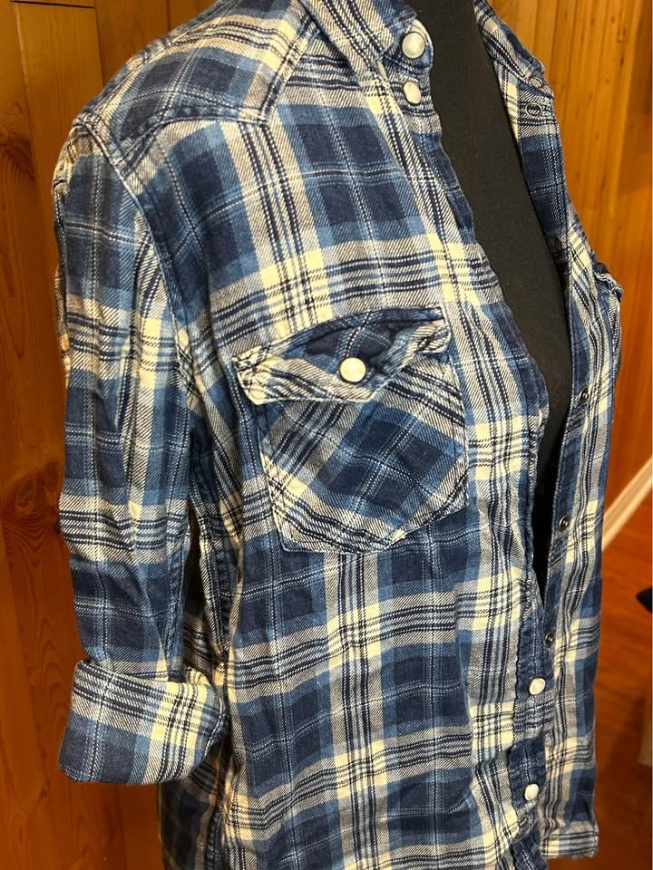 AE Women’s Plaid Flannel Boyfriend Shirt XS - photo 3
