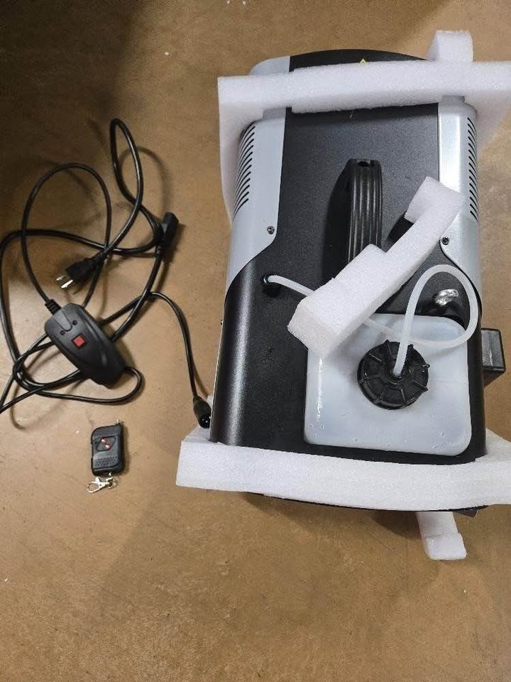 1500 Watt Fog Machine - 16,000 CFM, 2 Controllers - photo 5