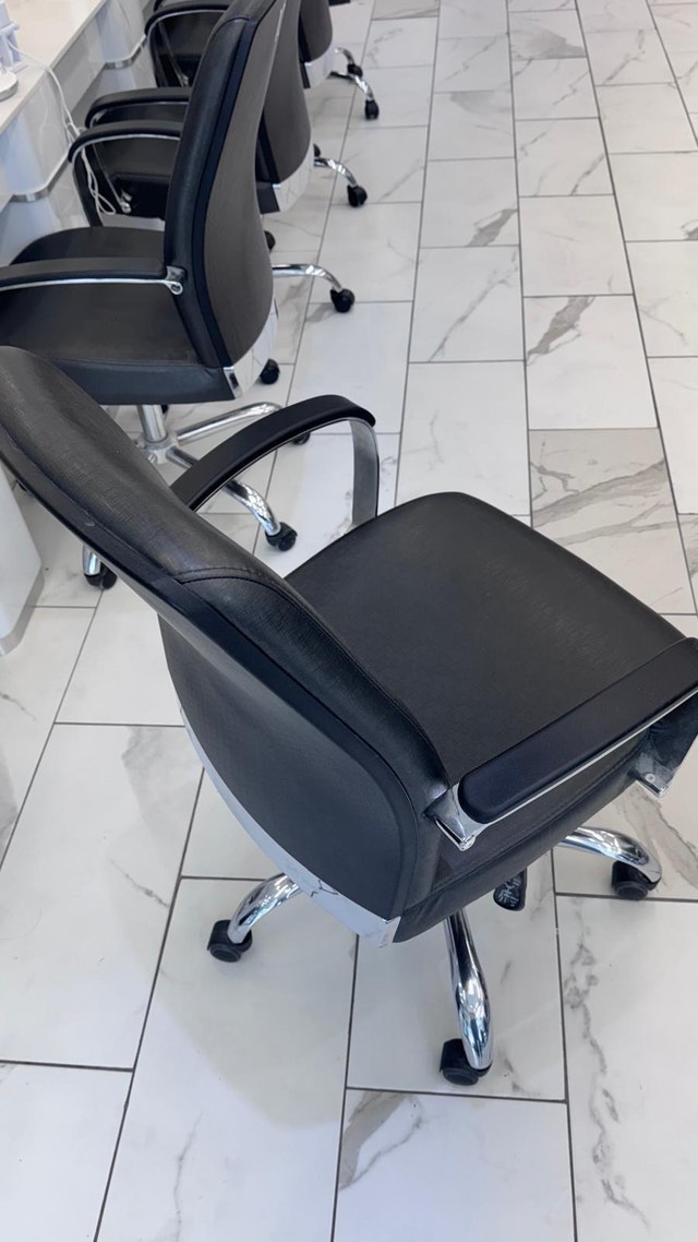 3x Customer Nail Salon Chairs - photo 3