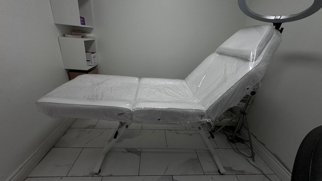 Waxing bed + accessories - photo 3