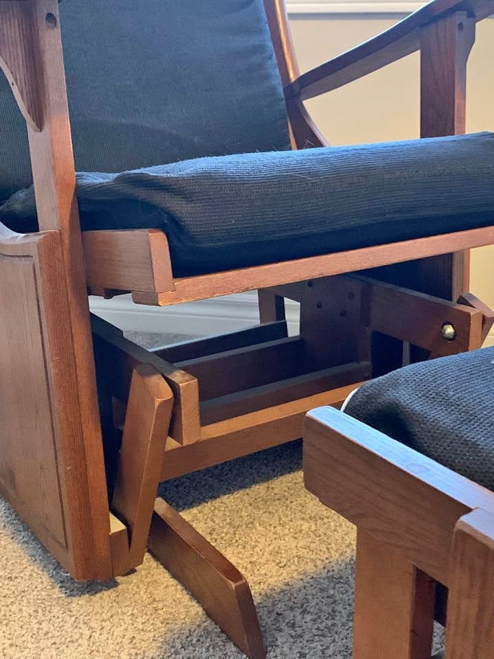 Recliner chair (( moving sale))