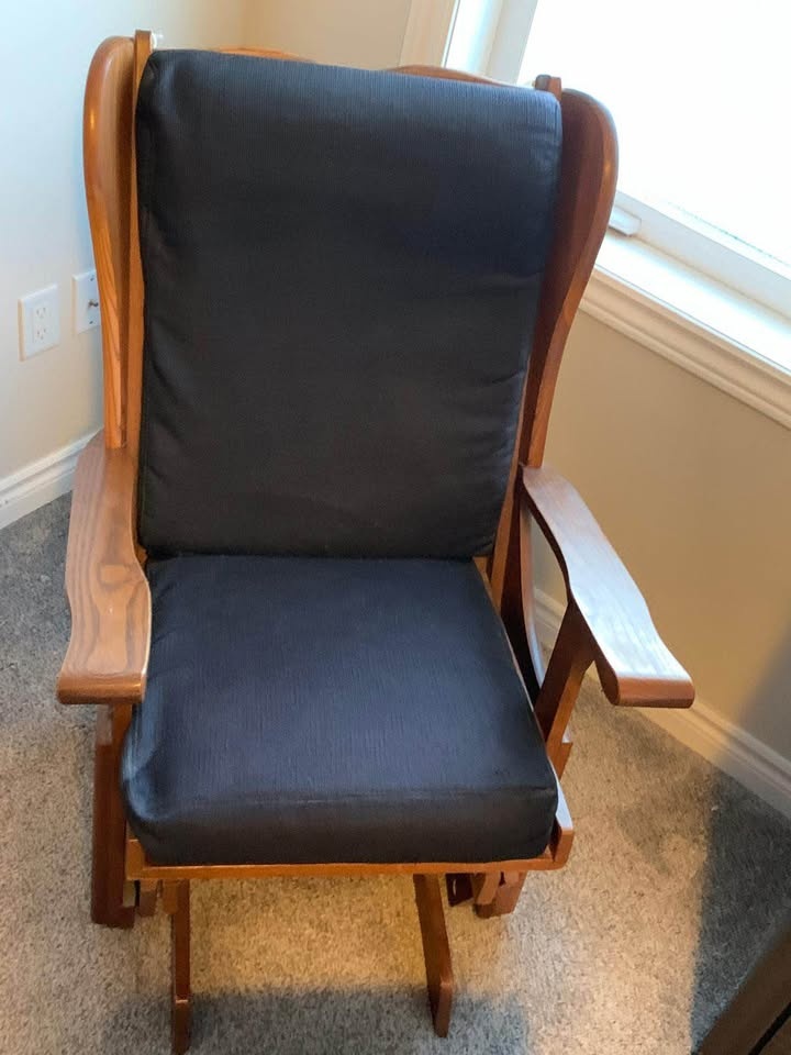 Recliner chair (( moving sale)) - photo 3
