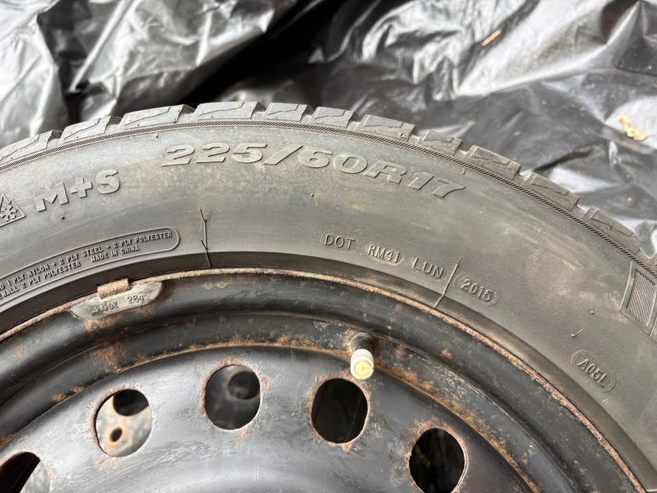 225/60R17 Winter Tires on 5x114.3 Wheels - photo 2