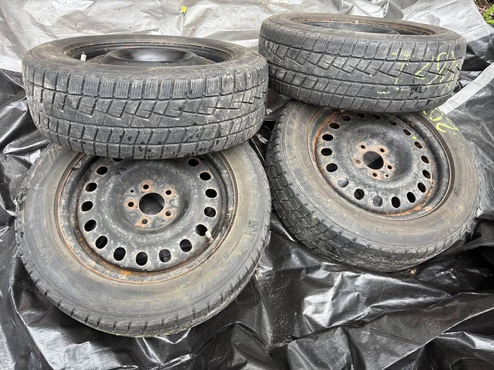 225/60R17 Winter Tires on 5x114.3 Wheels - photo 4