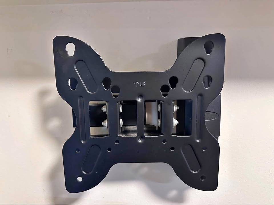 14in-40in TV Wall Mount - Adjustable (Cash Only)