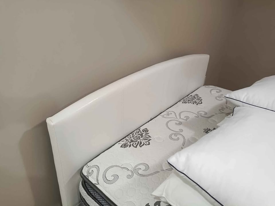 Bed Frame Queen Size with Mattress and Pillows - photo 5