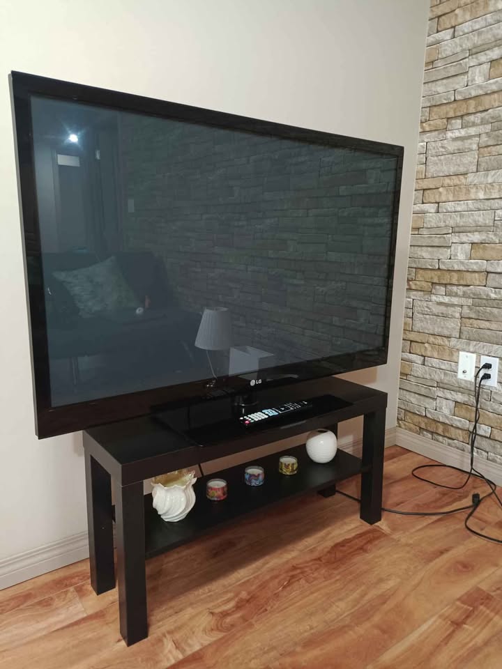 54" LG TV with table - photo 2
