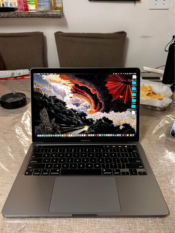 M1 MacBook Pro 13 inch - photo 2