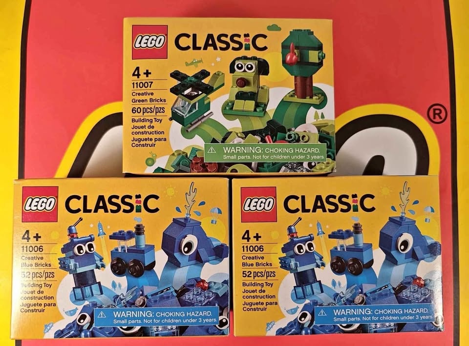 Lego Classic 11007/11006 Green/Blue Bricks Bundle - Retired 2022