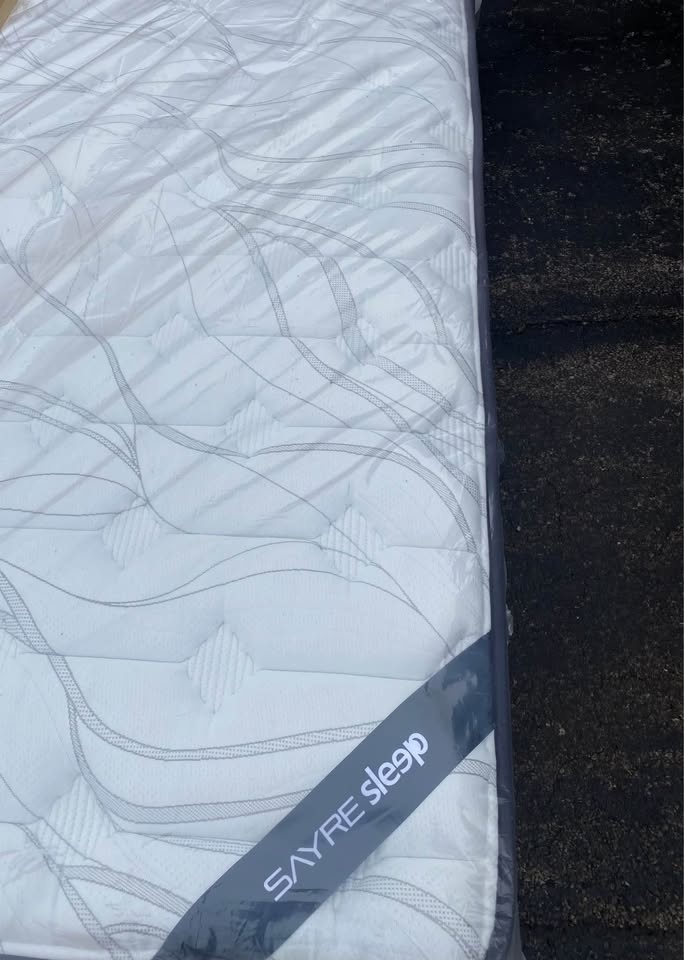 Like New Sayre Hybrid Queen Mattress - photo 2