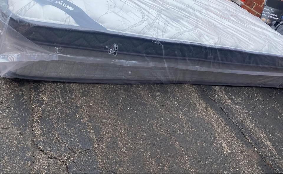 Like New Sayre Hybrid Queen Mattress - photo 4