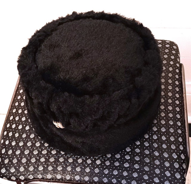 Faux Fur Vintage Cloche Hat - SM - photo 3