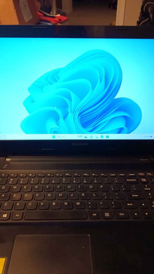 Lenovo G50-45 Laptop: AMD A6, 8GB RAM, 236GB SSD, Win 11 - photo 2