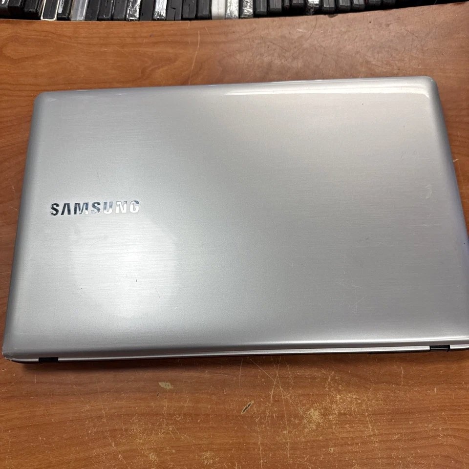 SAMSUNG NP300E5E i5-3230M Laptop