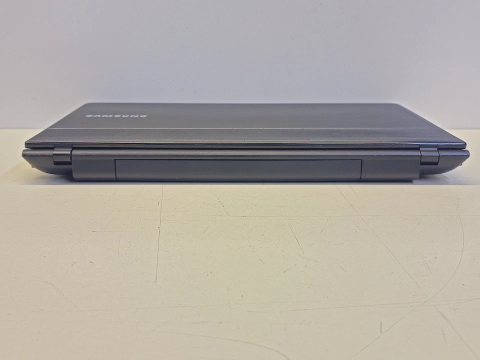 SAMSUNG NP300E5E i5-3230M Laptop - photo 2