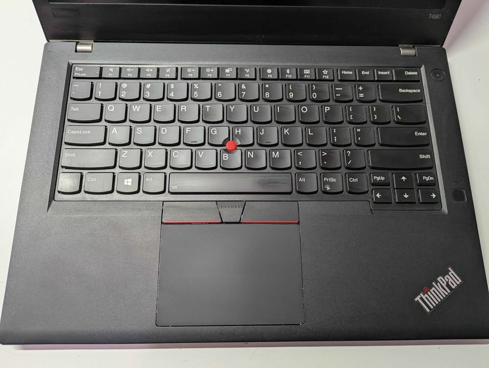 Lenovo T480 Laptop + Upgraded Screen & 5 Batteries - photo 3