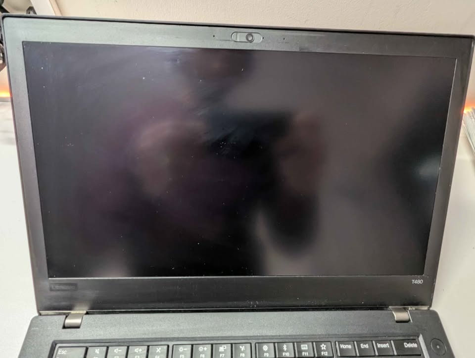 Lenovo T480 Laptop + Upgraded Screen & 5 Batteries - photo 5