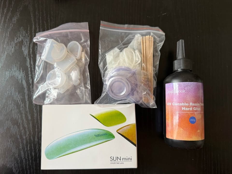 CraftyBook UV Epoxy Resin Kit with Light and Molds - photo 2