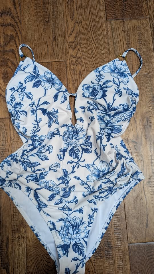 *NEW* Cupshe Sunshine & Sass Floral One-Piece Swimsuit(M) - photo 4