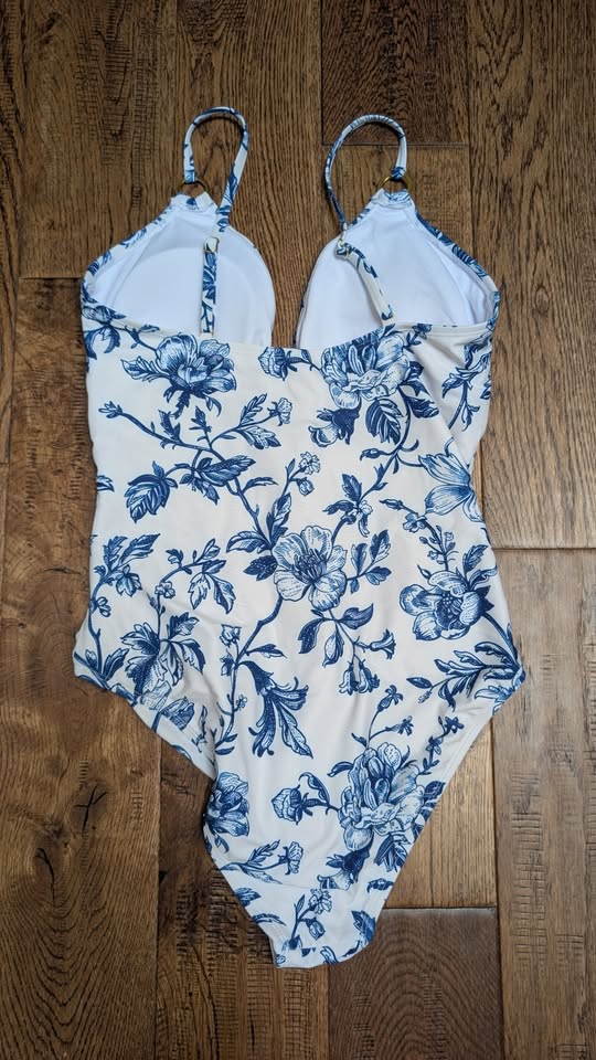 *NEW* Cupshe Sunshine & Sass Floral One-Piece Swimsuit(M) - photo 5