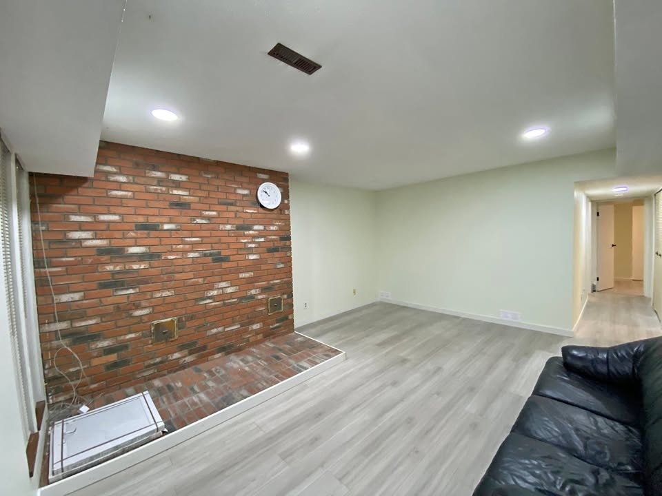 3 Beds 1 Bath - House