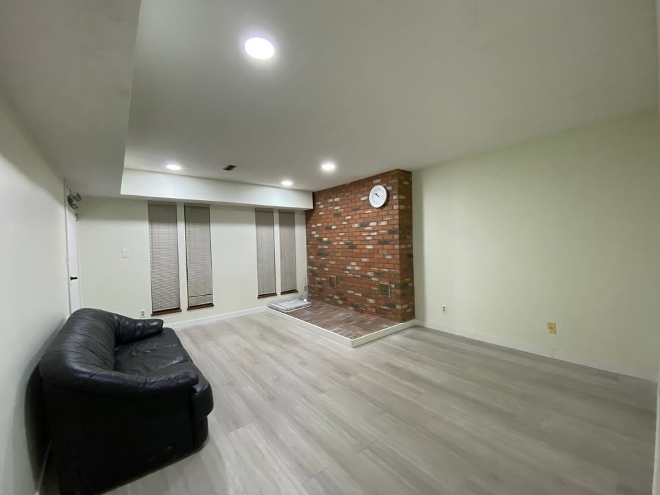 3 Beds 1 Bath - House - photo 2