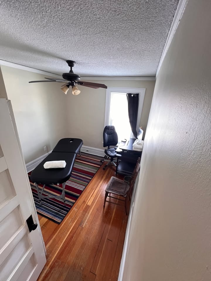 Therapy / Office / Study Space - photo 2