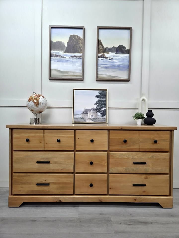 Beautiful Natural Wood 9-Drawer Dresser