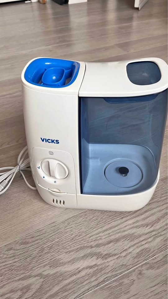 Vicks Warm Mist Humidifier – Excellent Condition