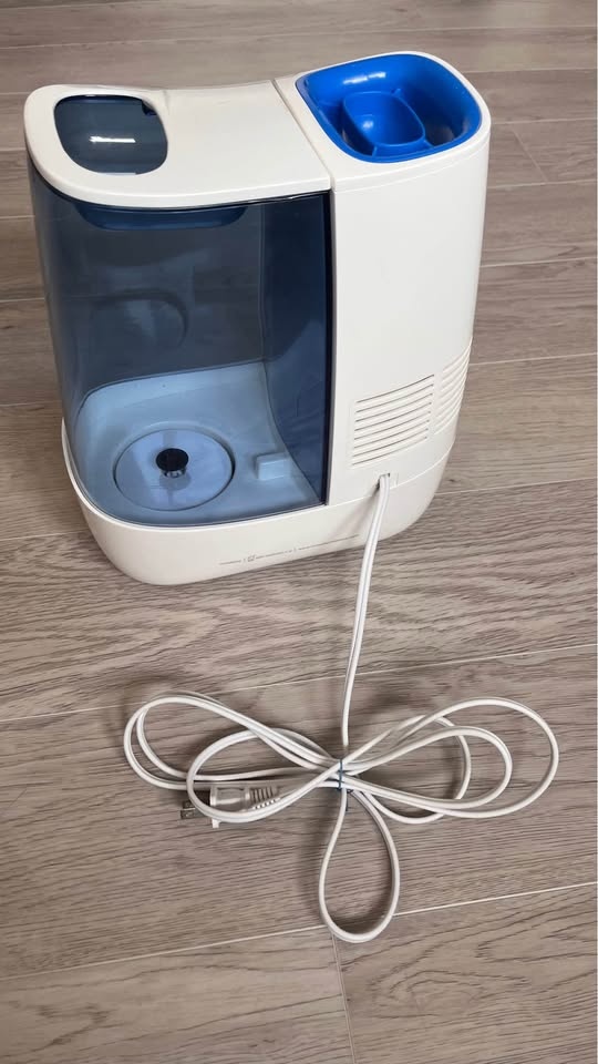 Vicks Warm Mist Humidifier – Excellent Condition - photo 3