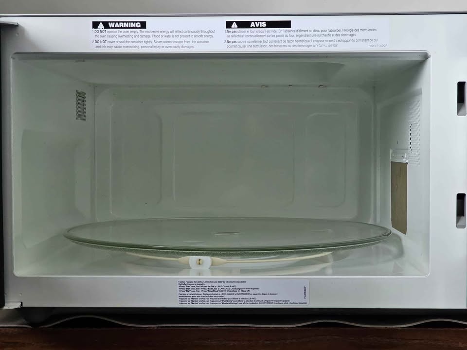 Panasonic 1.6 cu.ft. cyclone inverter microwave. - photo 3