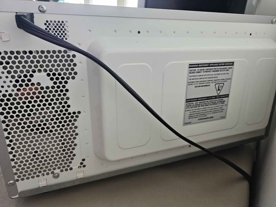 Panasonic 1.6 cu.ft. cyclone inverter microwave. - photo 4