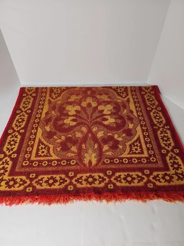 Vintage 70s FIELDCREST Jacquard Towel | Red & Gold Medallion MCM