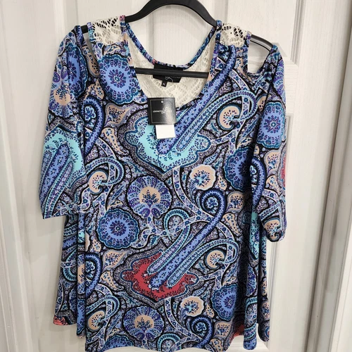 Paisley Tunic Blouse Peep Shoulder~ Lace Back~ Blue Floral 3/4 S - photo 4