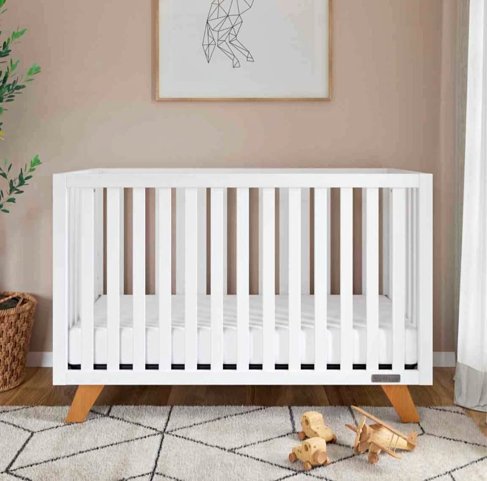 Child Craft Soho Convertible Crib - Baby Crib / Daybed / Toddler