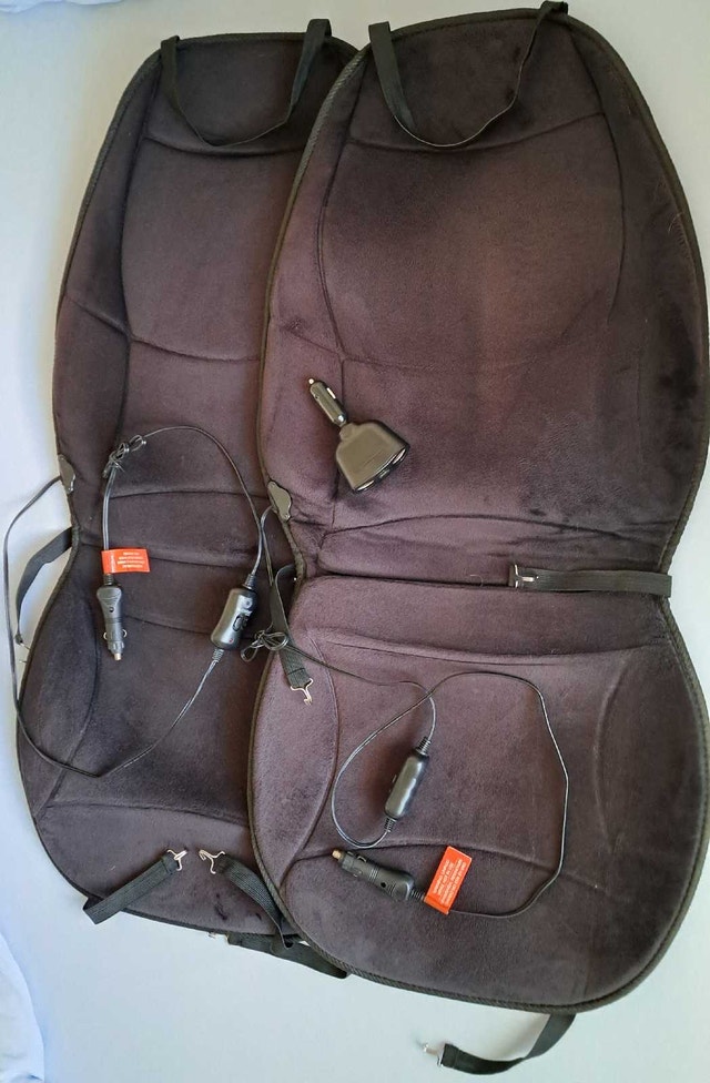 PAIR OF HEATED SEAT COVERS