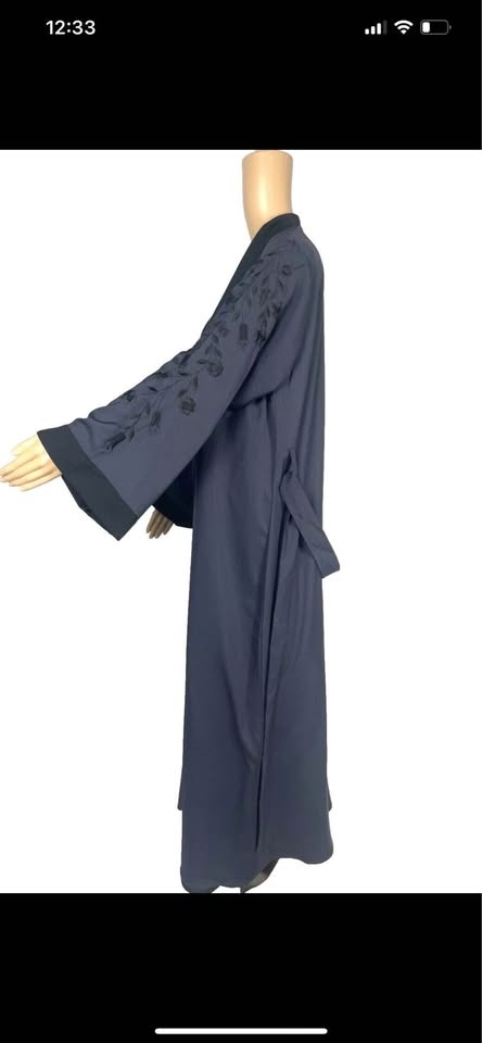 Elegant Two Tone Layered Embroidered Abaya - photo 4