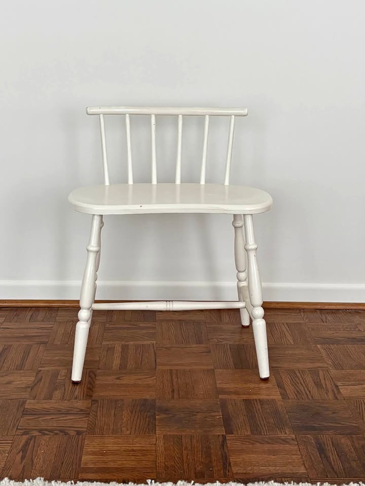White Wooden Spindle Bench