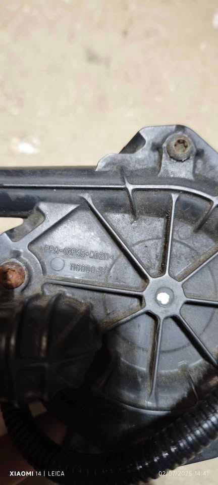 VW Rabbit 2008 Secondary Vacuum Pump - photo 2