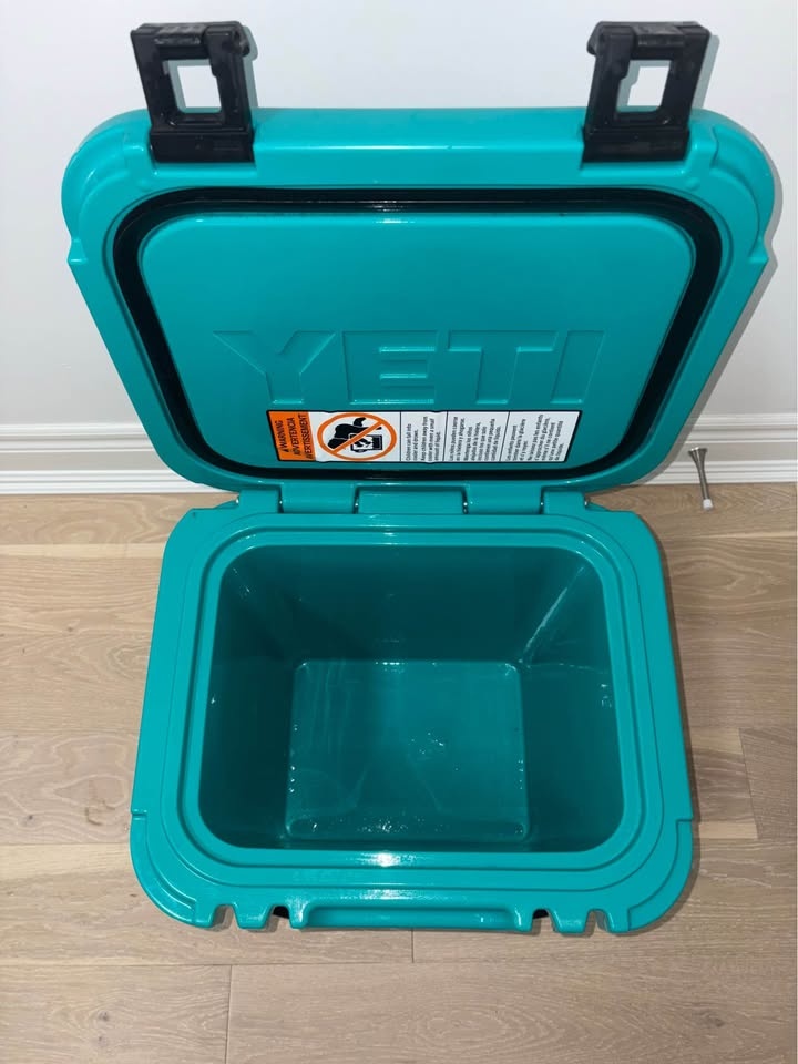 YETI 24 HARD COOLER!! - photo 4
