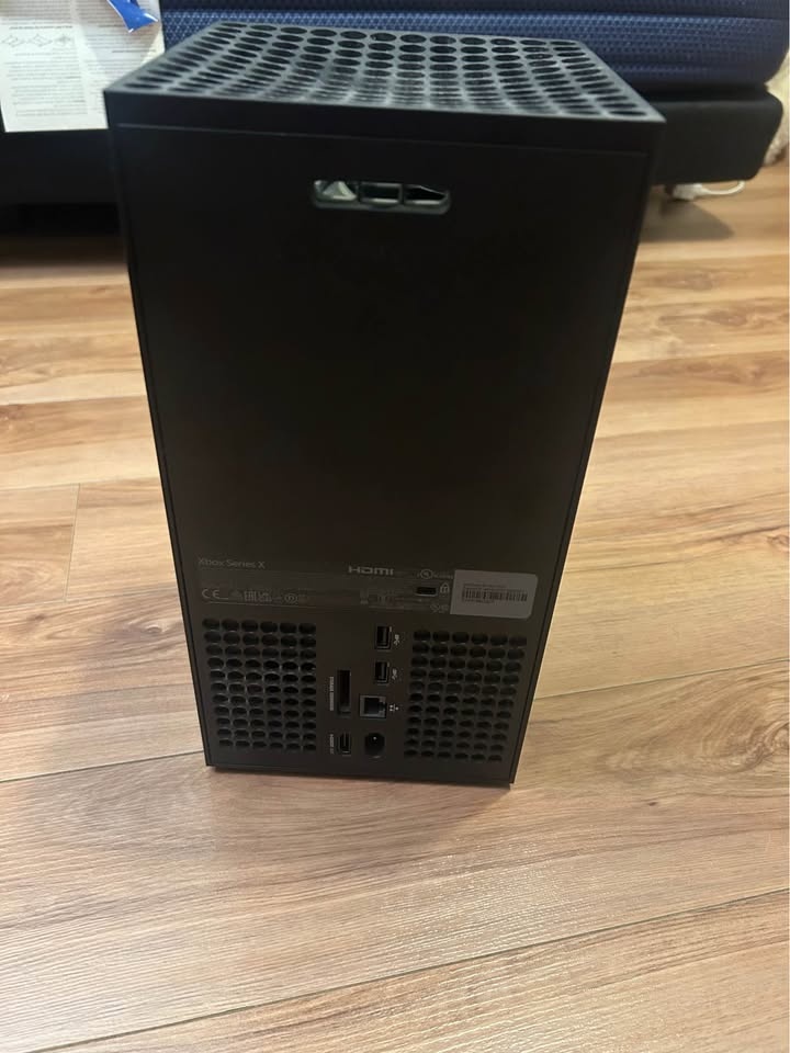 Xbox Series X console - photo 2