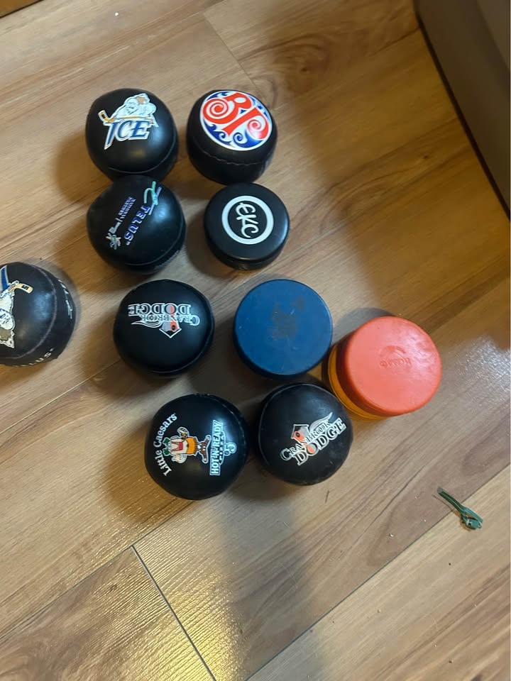 Various Jockey Pucks - photo 2