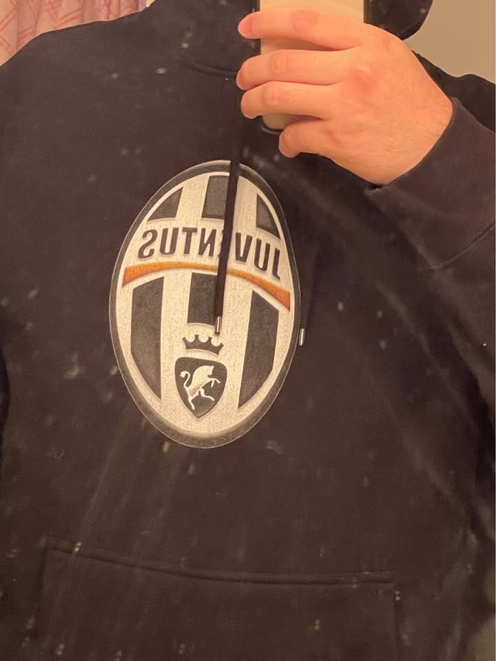 Heavyweight black hoodie with Juventus logo on the front! - photo 4