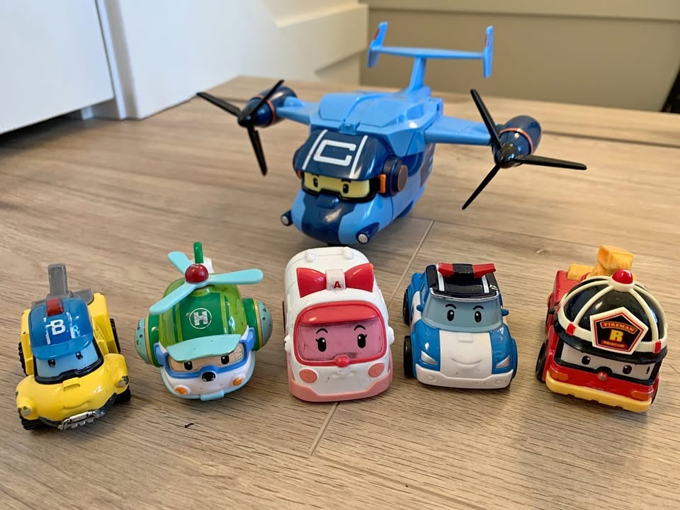 Robocar Poli Rescue Team 5 Diecast Vehicles + Plane Carrier Play