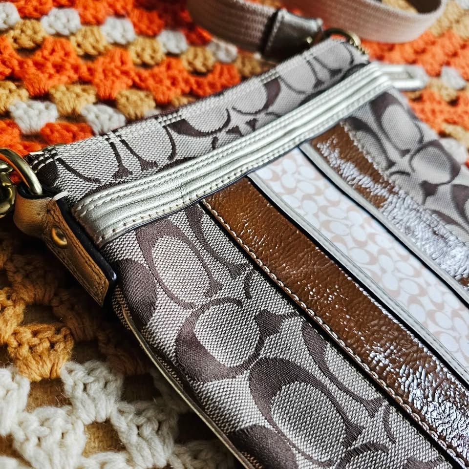Y2K Coach Signature Stripe Crossbody Bag - photo 3