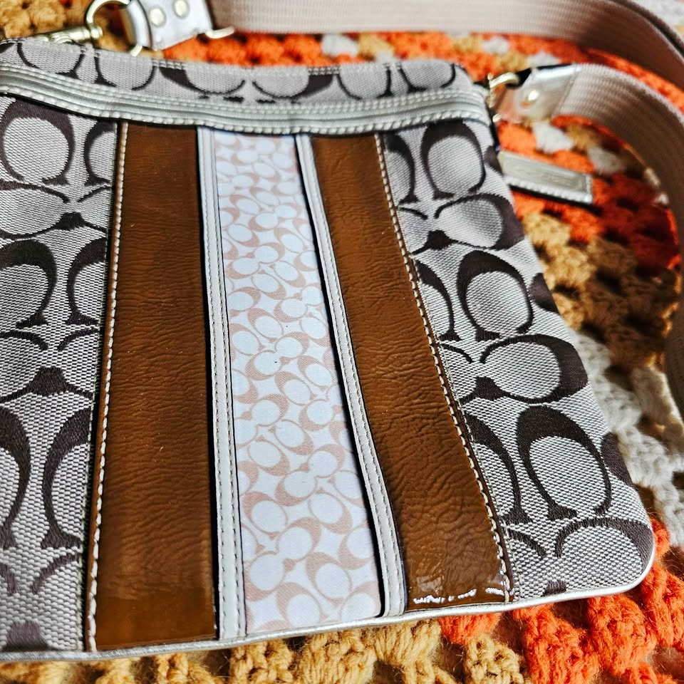 Y2K Coach Signature Stripe Crossbody Bag - photo 4