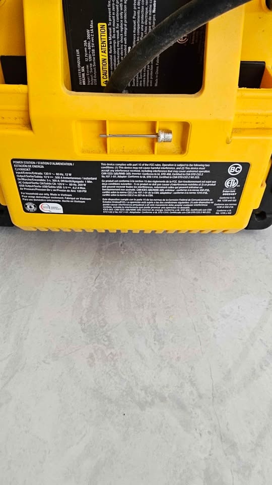 CAT Power Station Jump Starter/Tire Compressor/Power Inverter - photo 4