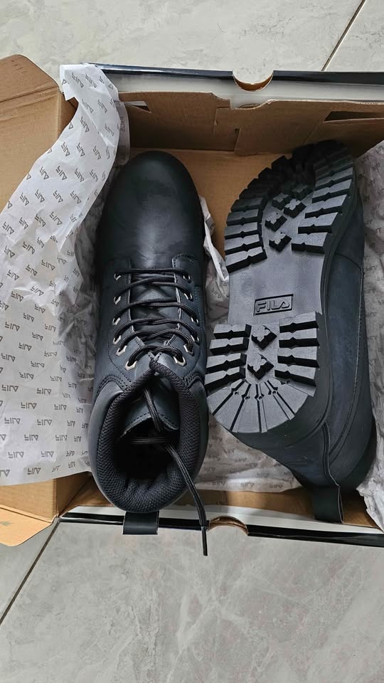 New in Box Fila Men's Waterproof Hiking Boots - Size 10 - photo 4