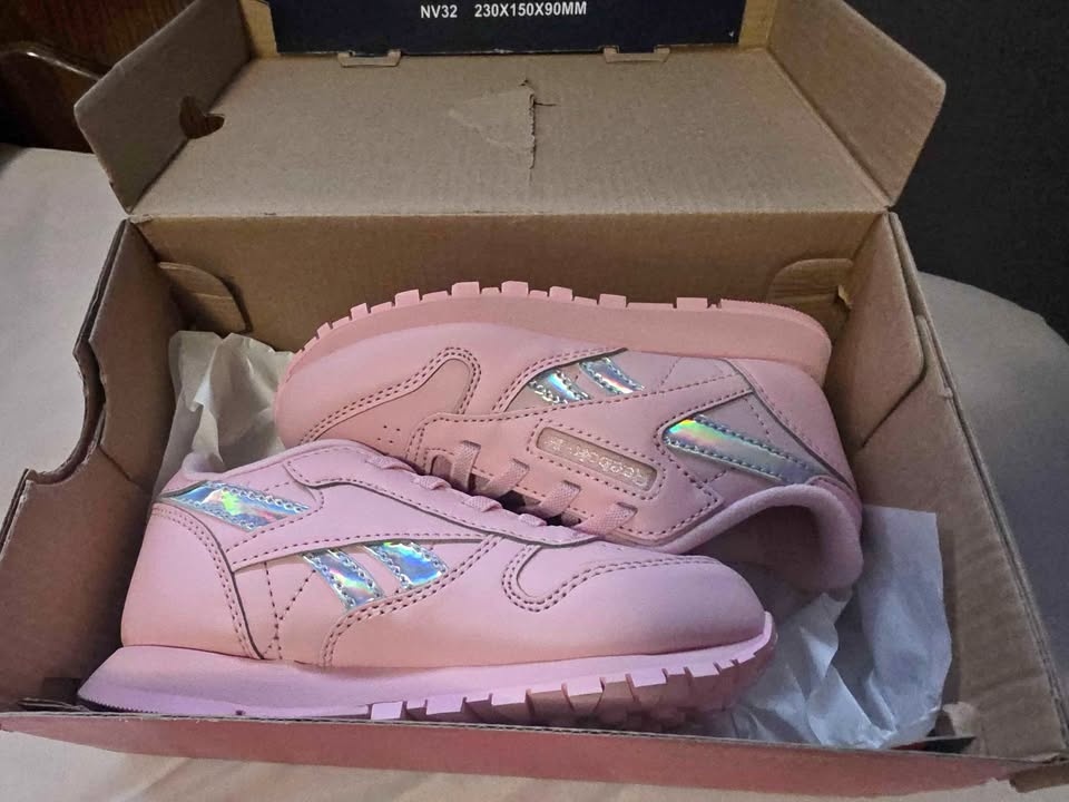 Reebok Classic Leather Sneaker, Pink Glow, 10 US infants